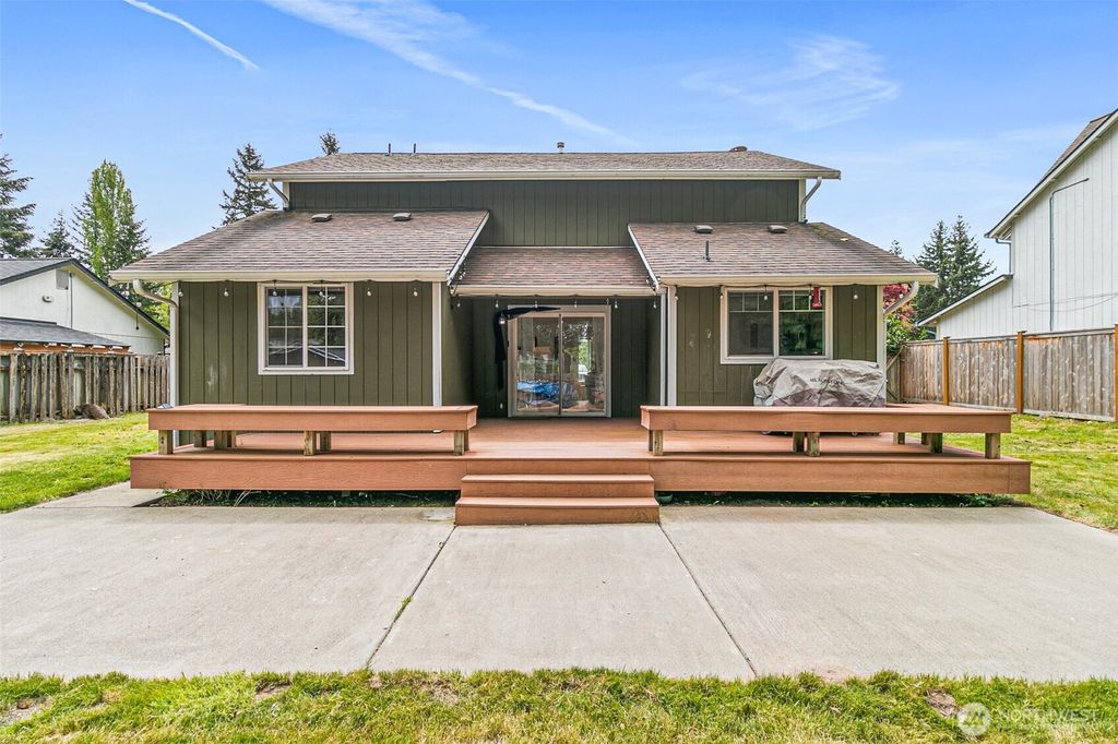 Photo of 21214 SE 270th Street, Maple Valley, WA 98038 (MLS # 2365908)