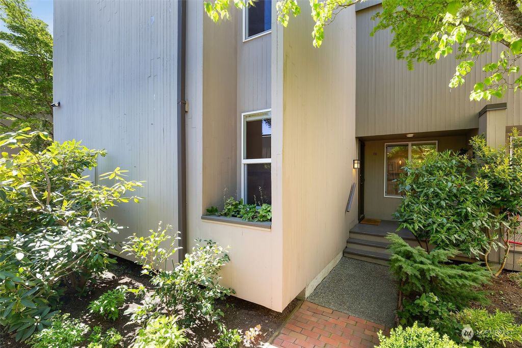 Photo of 1550 NW 195th Street #110, Shoreline, WA 98177 (MLS # 2226312)