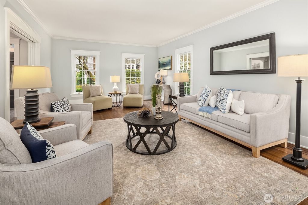 Photo of 1227 Federal Avenue E, Seattle, WA 98102 (MLS # 2343702)