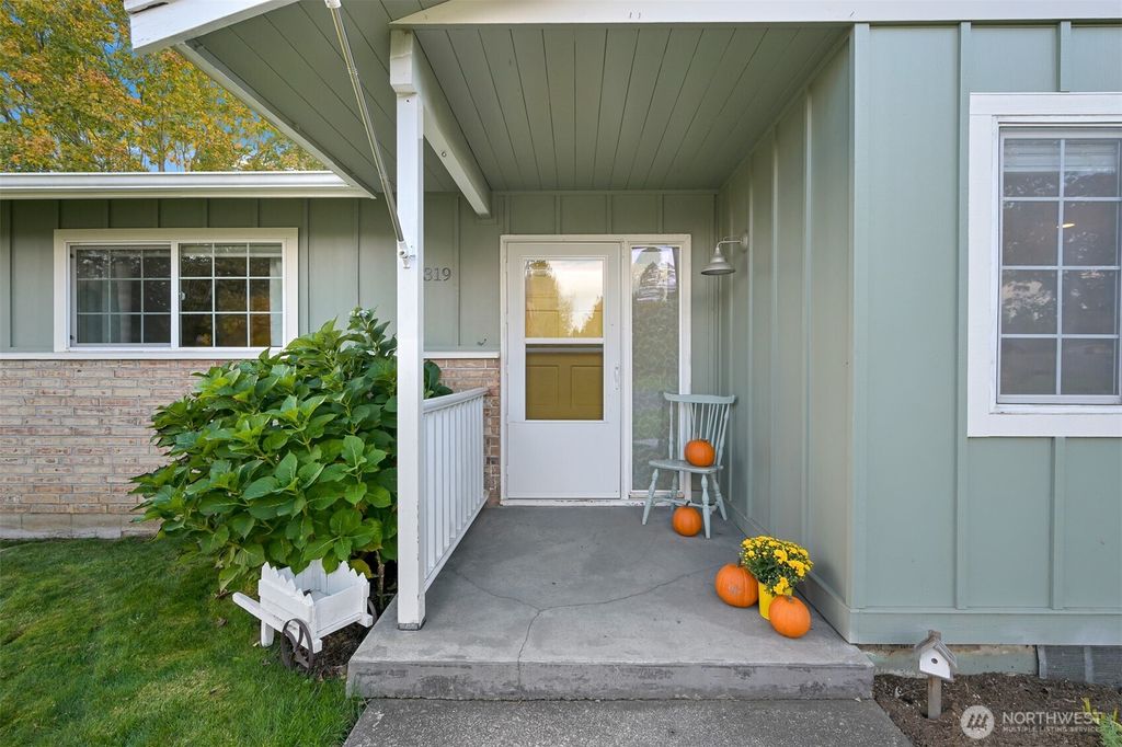 Photo of 5319 Belfern Drive, Bellingham, WA 98226 (MLS # 2448069)