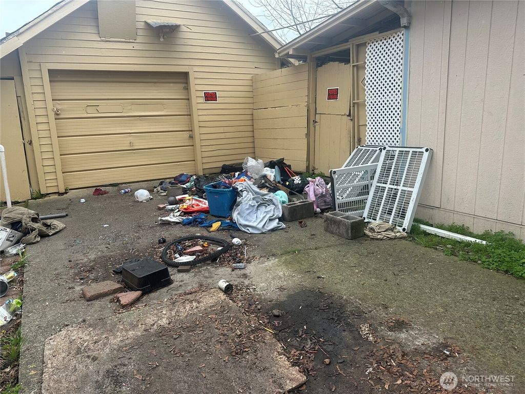 Photo of 310 NW 3rd, Kelso, WA 98626 (MLS # 2503199)