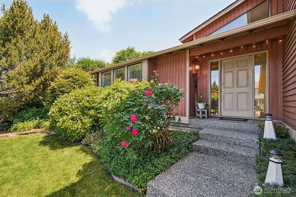Photo of 23812 138th Avenue SE, Kent, WA 98042 (MLS # 2540937)