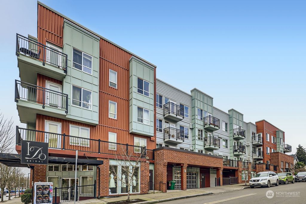 Photo of 424 N 85th ST St #304, Seattle, WA 98103 (MLS # 2323015)