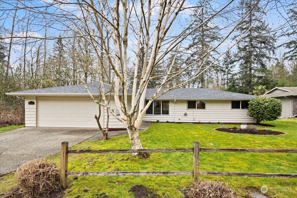 Photo of 12019 156th Avenue SE, Renton, WA 98059 (MLS # 2203852)