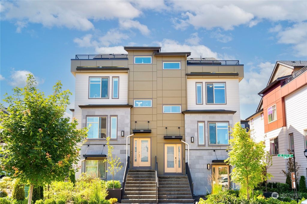 Photo of 585 NE Ellis Drive, Issaquah, WA 98029 (MLS # 2141673)