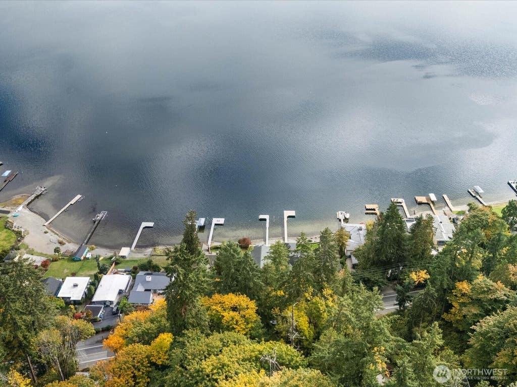 Photo of 445 W Lake Sammamish Parkway SE, Bellevue, WA 98008 (MLS # 2559580)