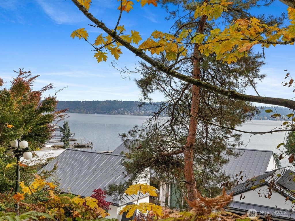 Photo of 445 W Lake Sammamish Parkway SE, Bellevue, WA 98008 (MLS # 2559580)