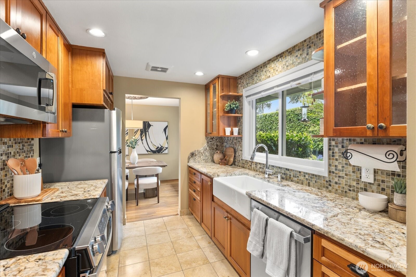 Bellevue, Washington, 98008, United States, 3 Bedrooms Bedrooms, ,2 BathroomsBathrooms,Residential,Active,2037545