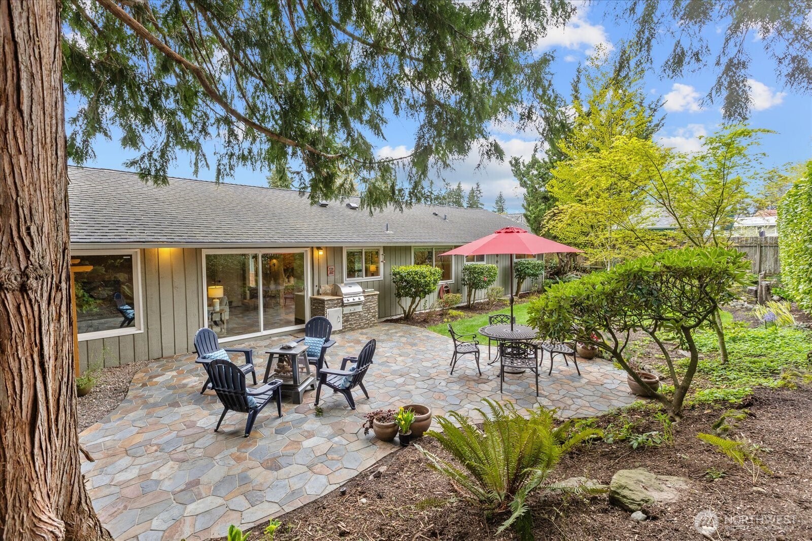 Bellevue, Washington, 98008, United States, 3 Bedrooms Bedrooms, ,2 BathroomsBathrooms,Residential,Active,2037545