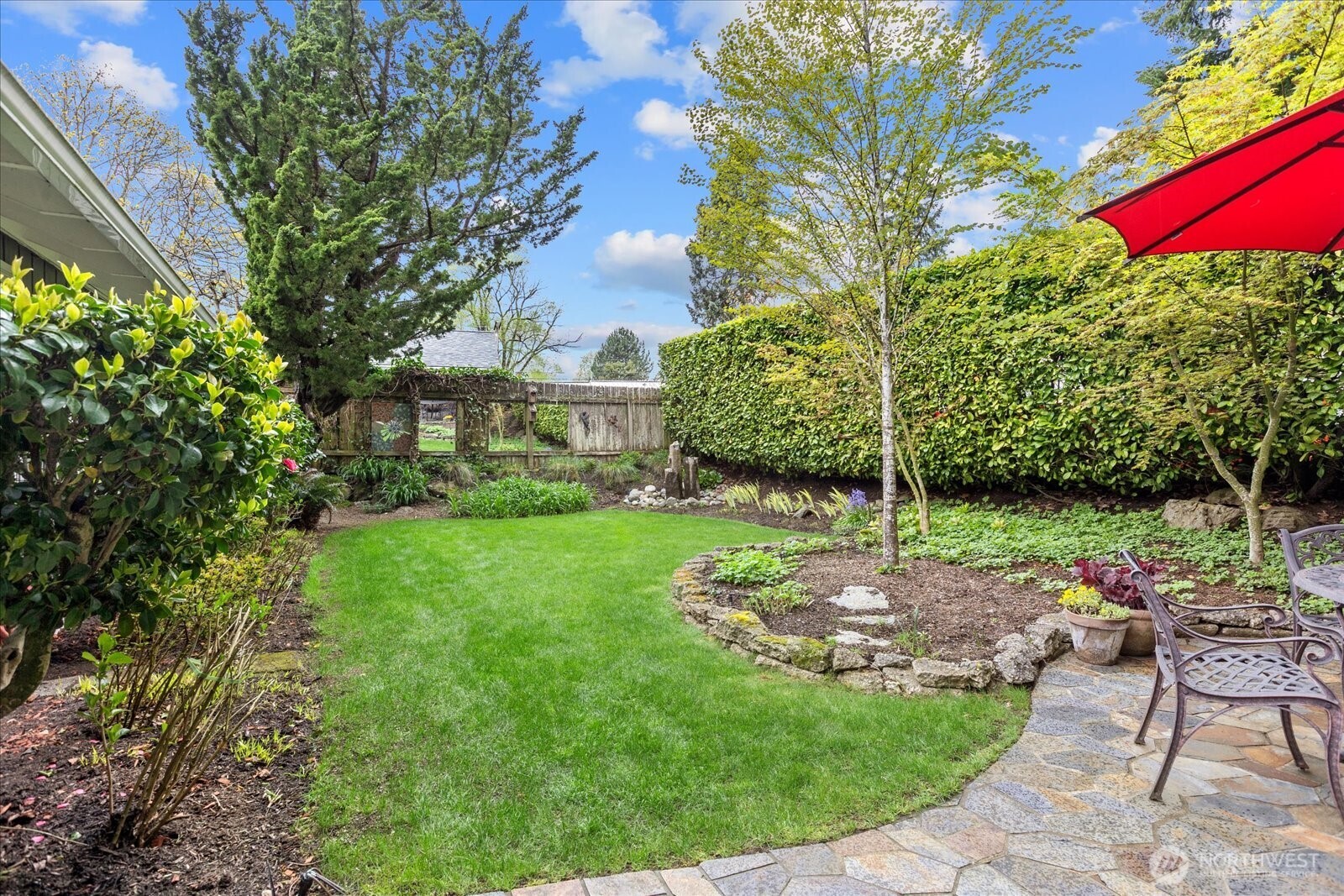 Bellevue, Washington, 98008, United States, 3 Bedrooms Bedrooms, ,2 BathroomsBathrooms,Residential,Active,2037545