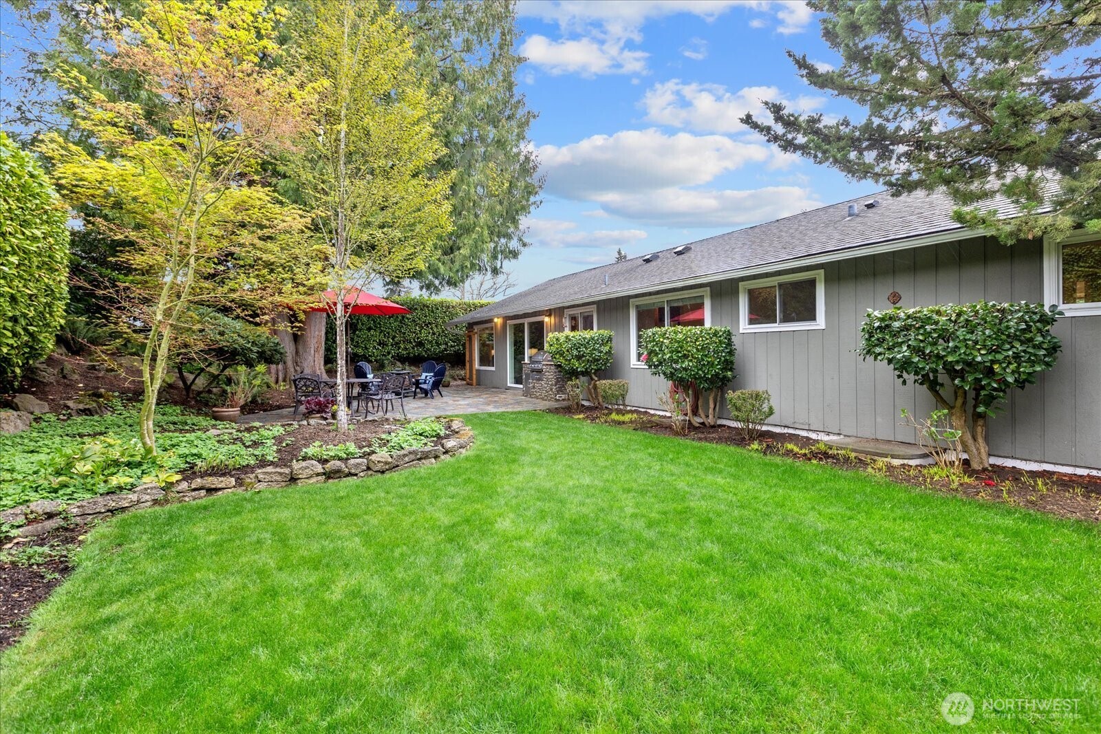 Bellevue, Washington, 98008, United States, 3 Bedrooms Bedrooms, ,2 BathroomsBathrooms,Residential,Active,2037545