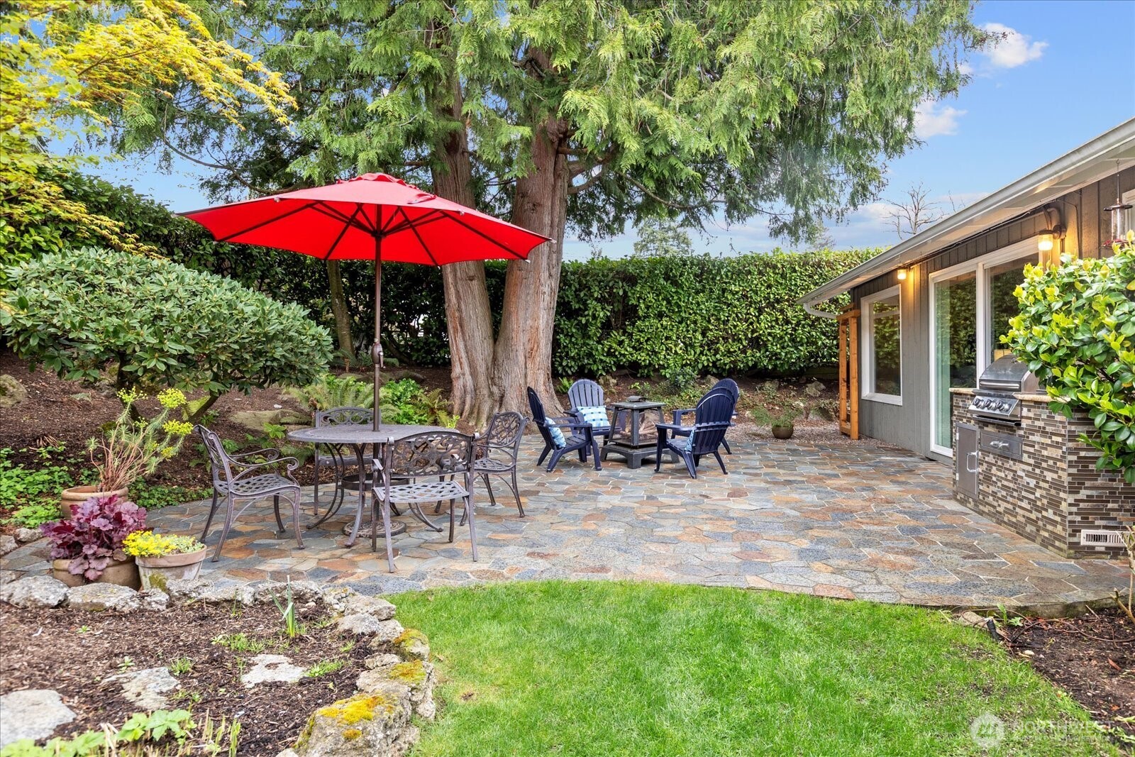 Bellevue, Washington, 98008, United States, 3 Bedrooms Bedrooms, ,2 BathroomsBathrooms,Residential,Active,2037545
