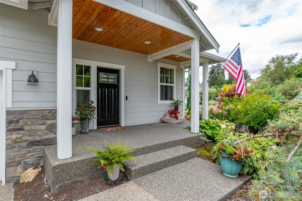 Photo of 16700 Frazier Heights Place, Burlington, WA 98233 (MLS # 2575620)