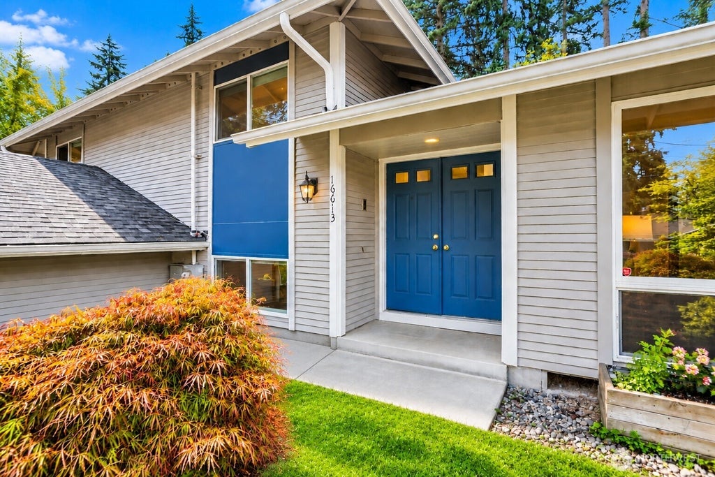 Photo of 16613 NE 18th Street, Bellevue, WA 98008 (MLS # 2585134)