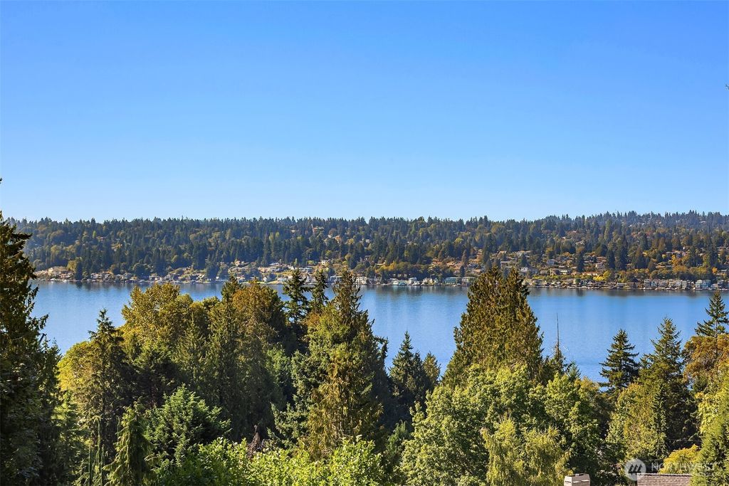 Photo of 6447 NE 129th Place, Kirkland, WA 98034 (MLS # 2435003)