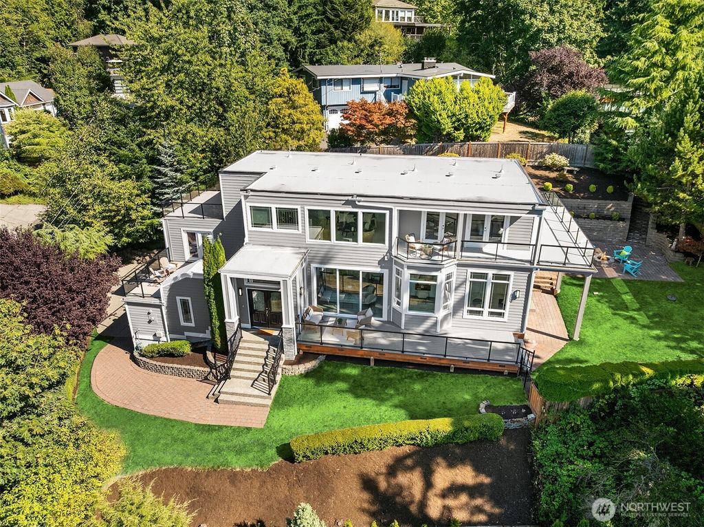 Photo of 6447 NE 129th Place, Kirkland, WA 98034 (MLS # 2435003)