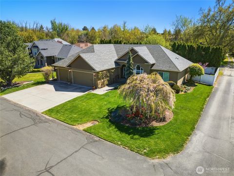 Photo of 832 SE Vintage Way, College Place, WA 99324 (MLS # 2384248)