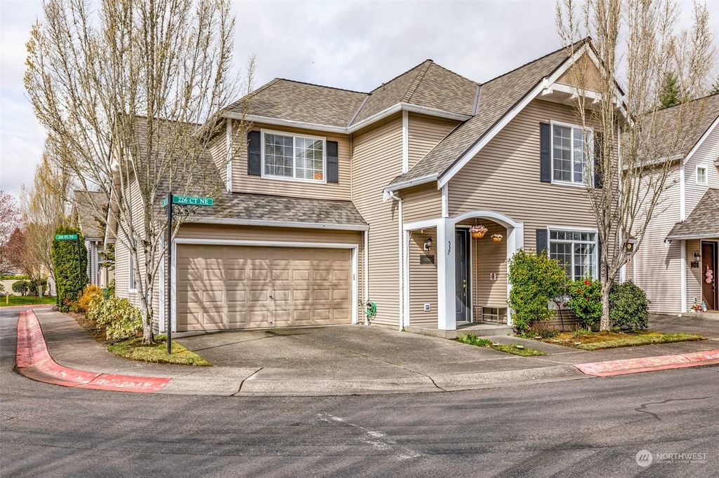 Photo of 537 226th Court NE, Sammamish, WA 98074 (MLS # 2214960)