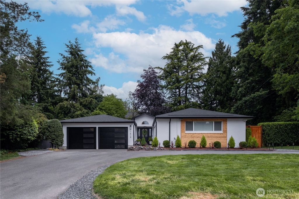 Photo of 7818 NE 124th Street, Kirkland, WA 98034 (MLS # 2526597)