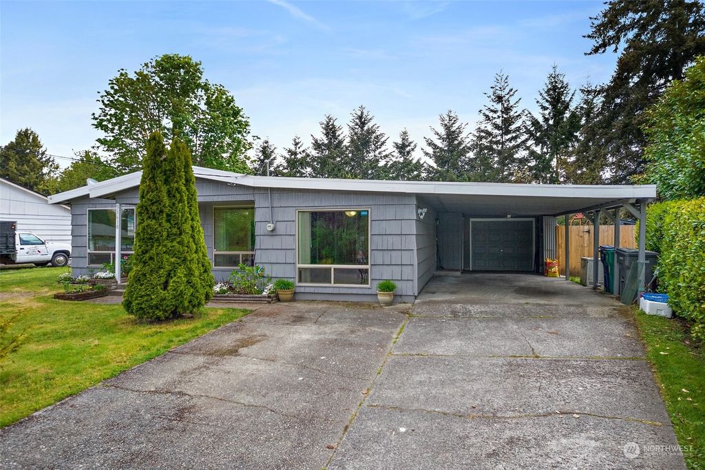 Photo of 31618 13th Avenue S, Federal Way, WA 98003 (MLS # 2234207)