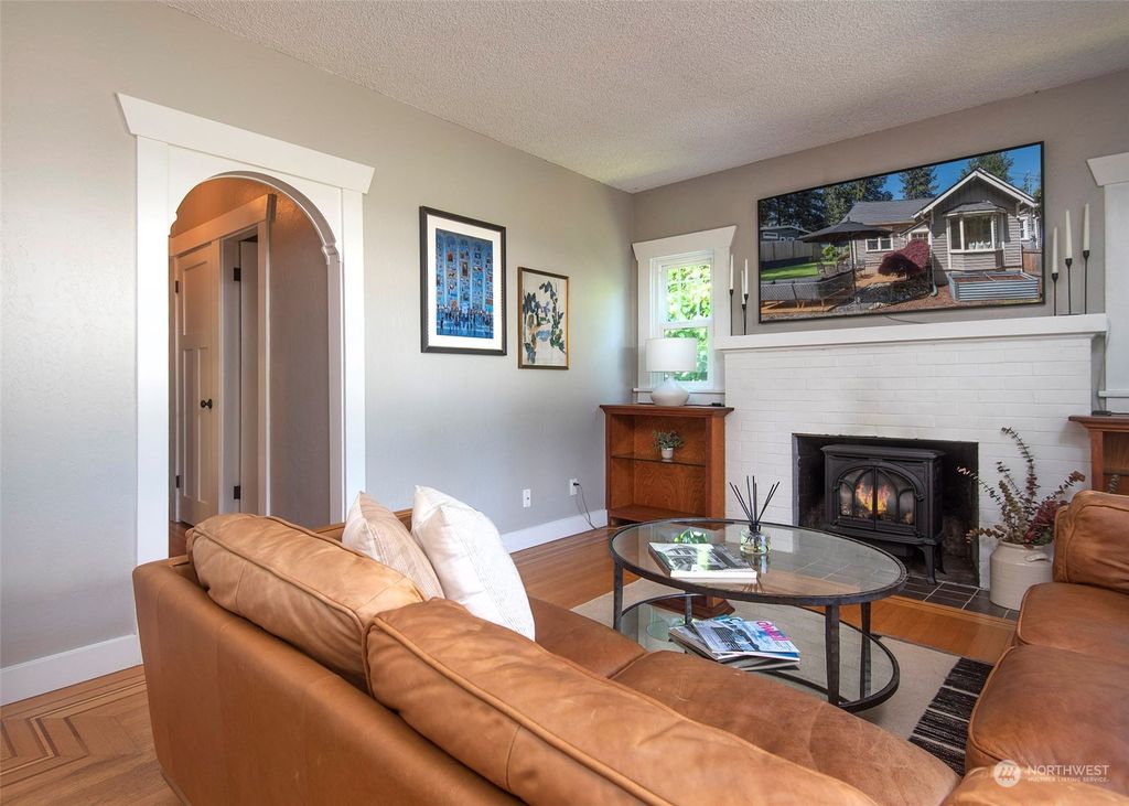 Photo of 2507 NE 91st Street, Seattle, WA 98115 (MLS # 2235711)