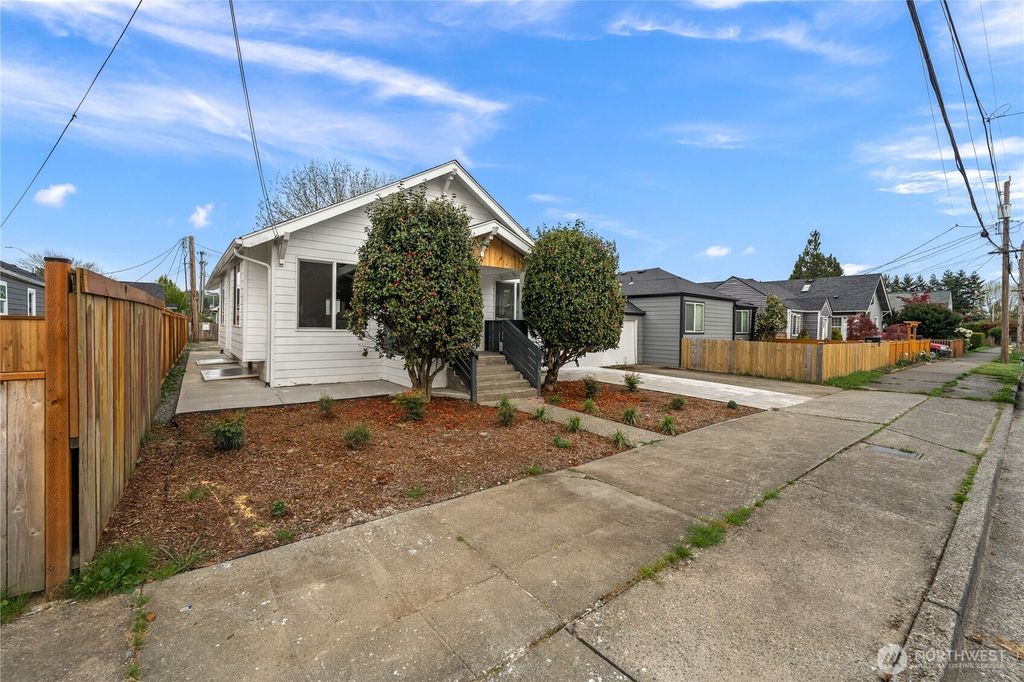 Photo of 305 Meadow Avenue N, Renton, WA 98057 (MLS # 2511044)