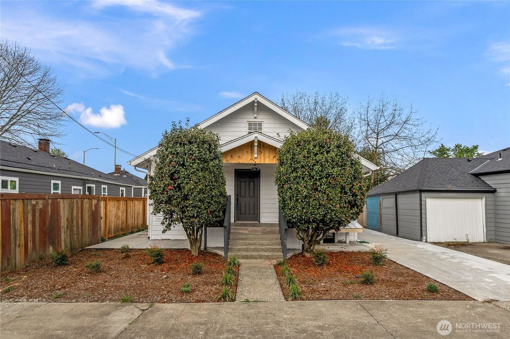 Photo of 305 Meadow Avenue N, Renton, WA 98057 (MLS # 2511044)