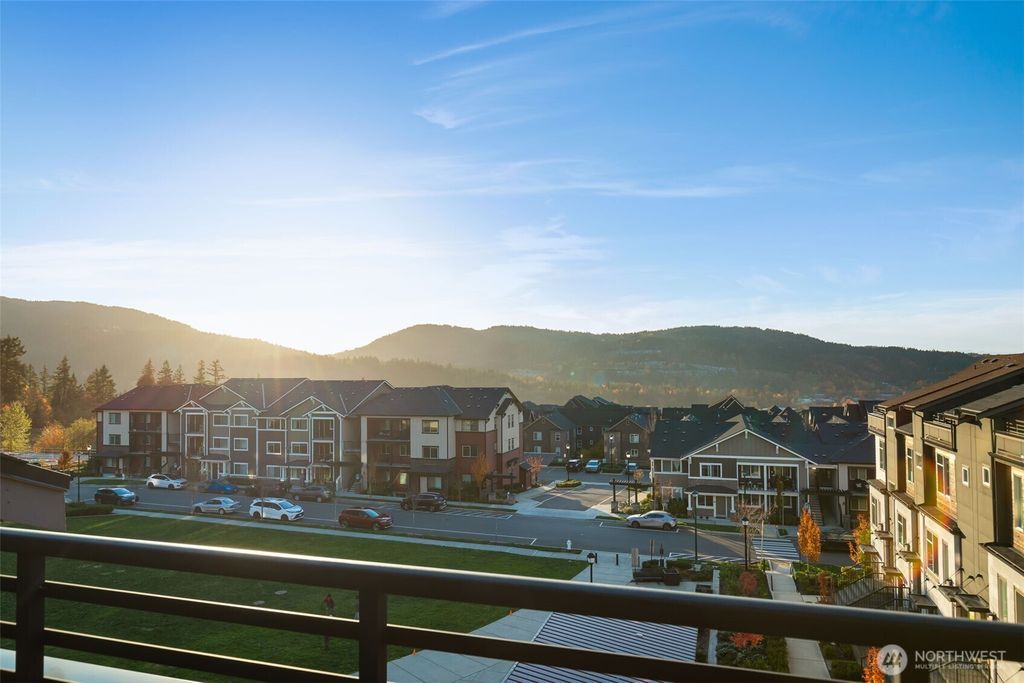 Photo of 960 6th Walk Walk NE, Issaquah, WA 98029 (MLS # 2454350)