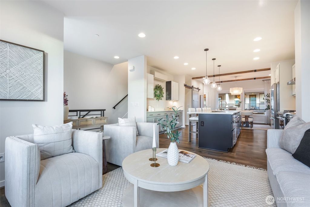 Photo of 960 6th Walk Walk NE, Issaquah, WA 98029 (MLS # 2454350)