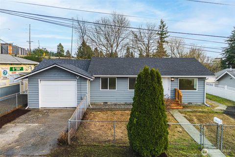 Photo of 534 Juniper St St, Bremerton, WA 98310 (MLS # 2462863)
