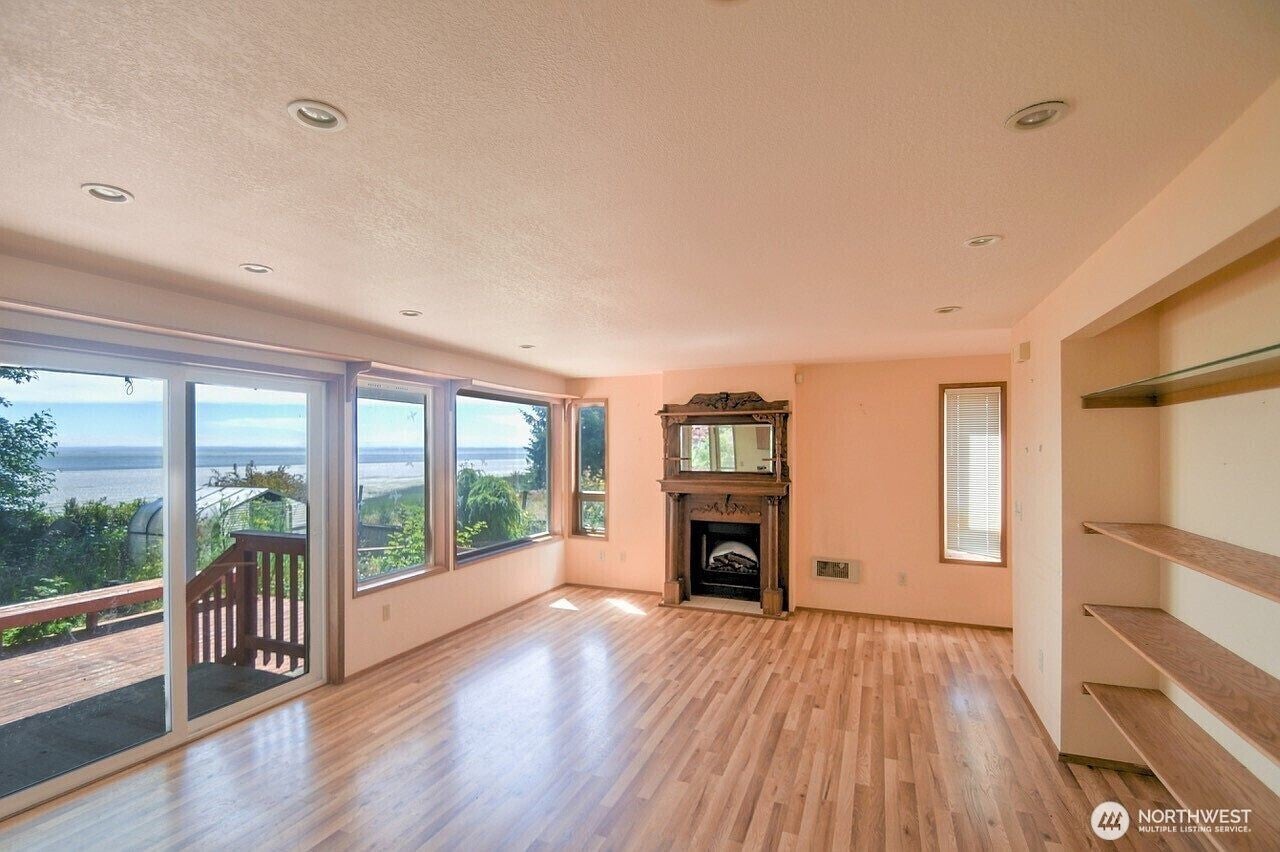 180 Sunrise Avenue SE