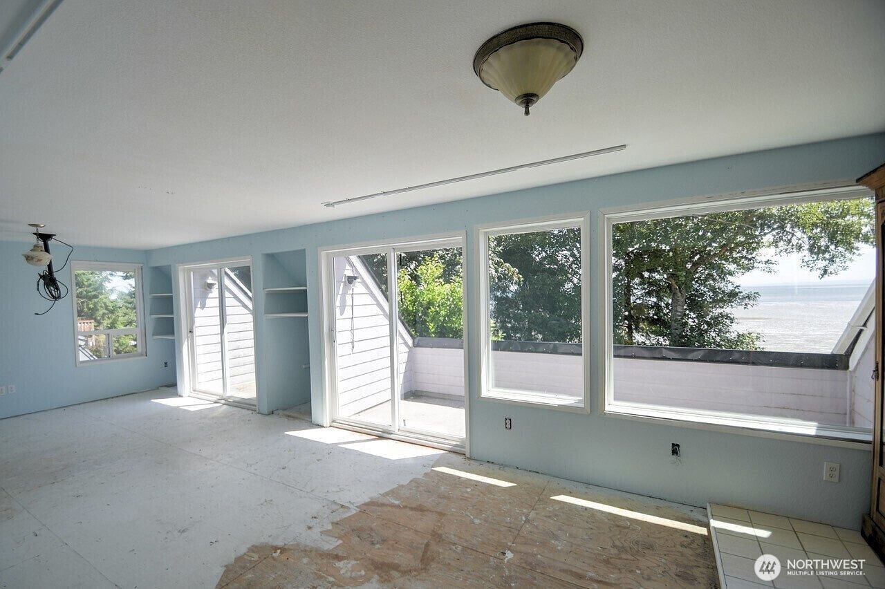 180 Sunrise Avenue SE
