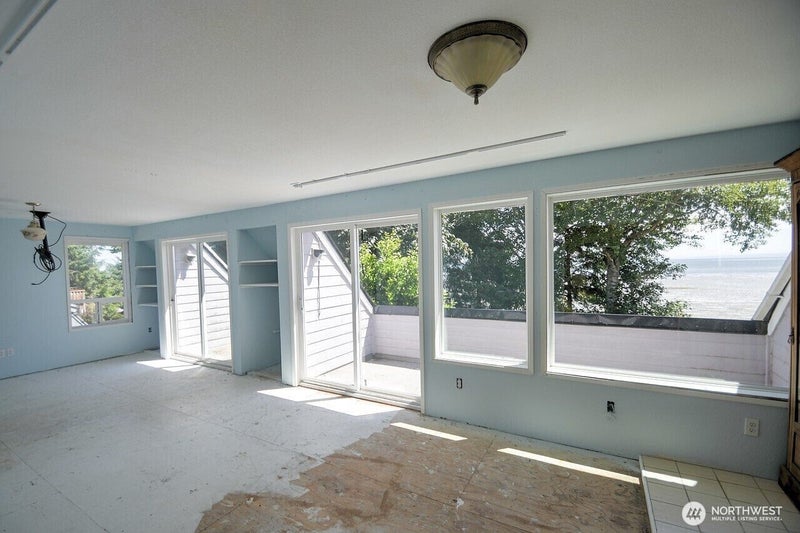 180 Sunrise Avenue SE