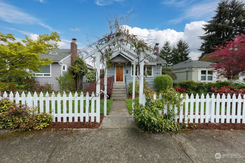 Photo of 7020 34th Avenue NE, Seattle, WA 98115 (MLS # 2215142)