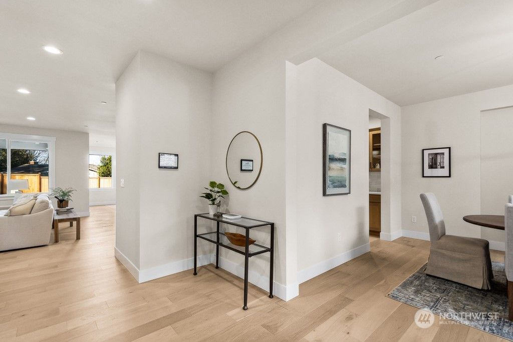 Photo of 15055 75th Avenue NE, Kenmore, WA 98028 (MLS # 2205968)