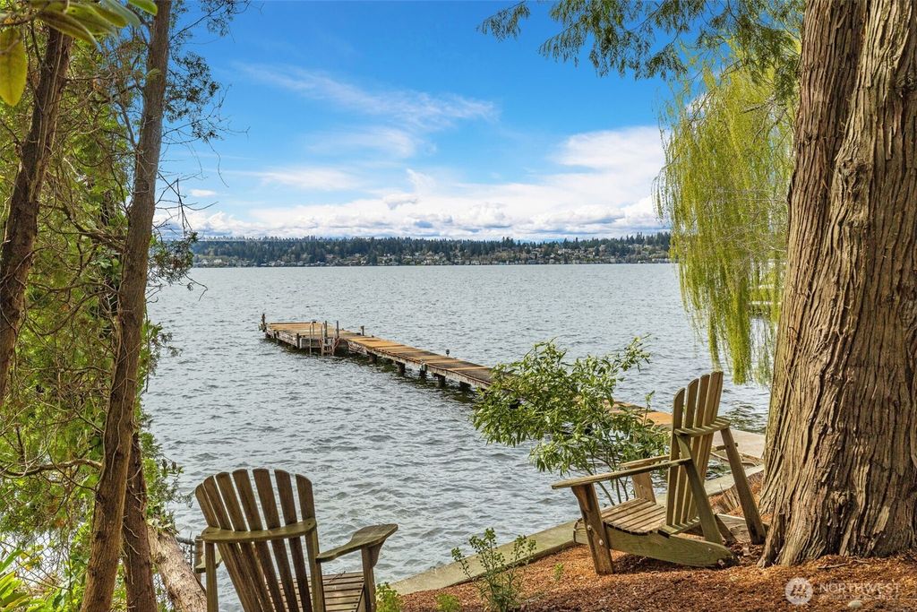 Photo of 11625 Holmes Point Drive NE, Kirkland, WA 98034 (MLS # 2353868)