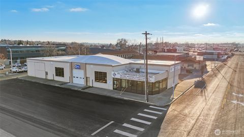 Photo of 323 E 3rd Avenue, Moses Lake, WA 98837 (MLS # 2459705)