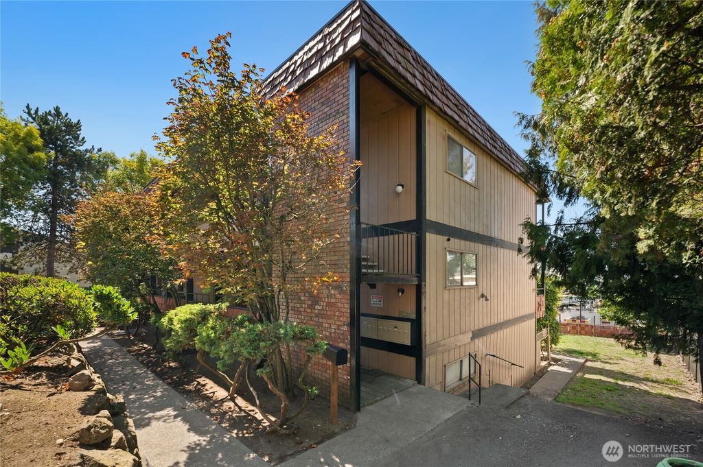 Photo of 22805 30th Avenue S, Des Moines, WA 98198 (MLS # 2372108)