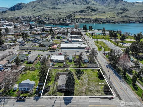 Photo of 325 W Highland Avenue, Chelan, WA 98816 (MLS # 2500391)