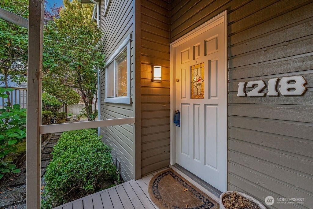 Photo of 1218 101st Place NE, Bellevue, WA 98004 (MLS # 2436736)