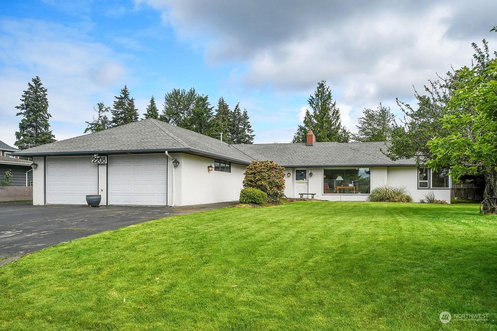 Photo of 2208 NE 12th Street, Renton, WA 98056 (MLS # 2244990)