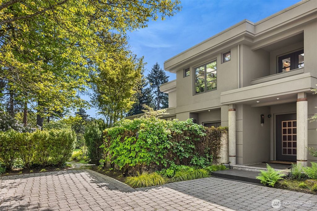 Photo of 8457 NE 7th Street, Medina, WA 98039 (MLS # 2392895)