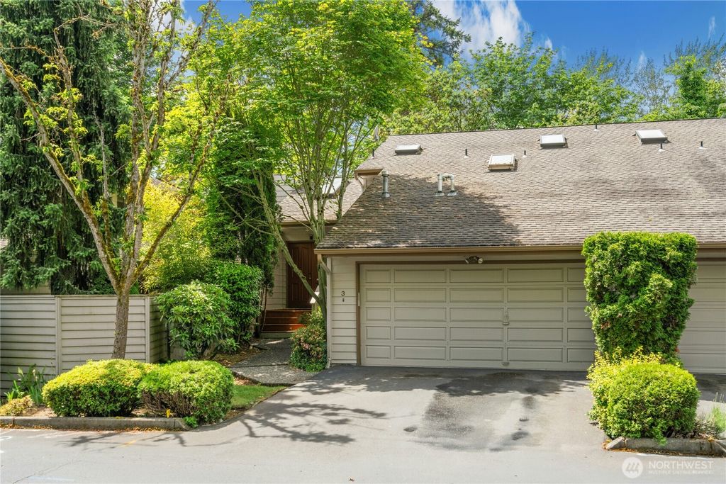 Photo of 3 143rd Avenue SE, Bellevue, WA 98007 (MLS # 2387743)