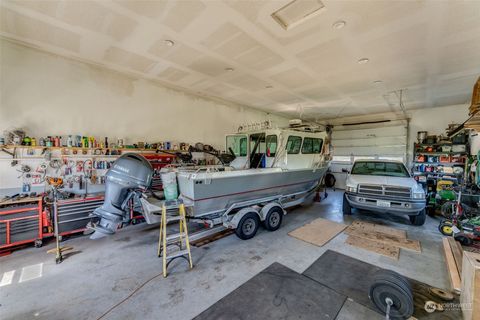 A home in Cathlamet