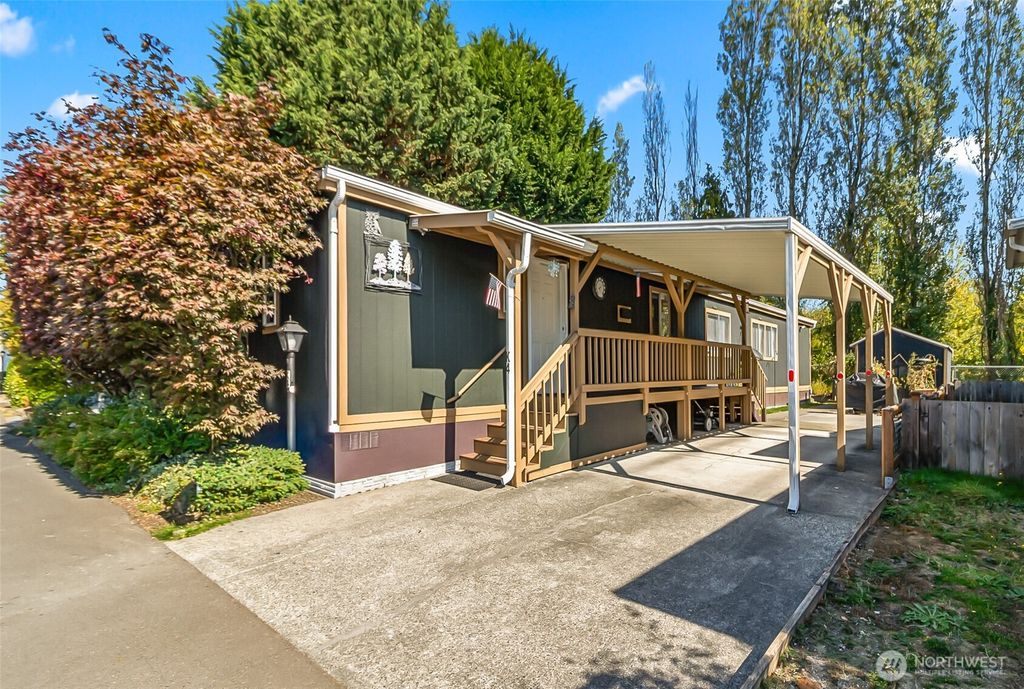 Photo of 415 Lakeview Road #K4, Lynnwood, WA 98087 (MLS # 2437235)