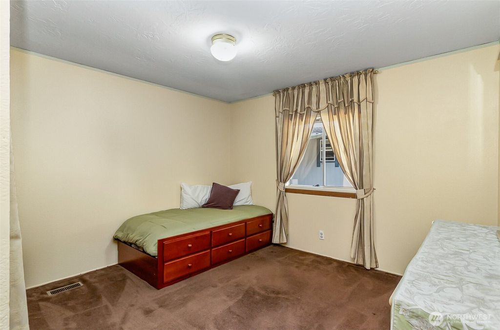 Photo of 415 Lakeview Road #K4, Lynnwood, WA 98087 (MLS # 2437235)