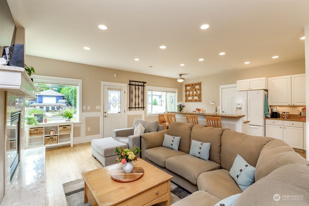 Photo of 20819 4th Avenue S, Des Moines, WA 98198 (MLS # 2289687)