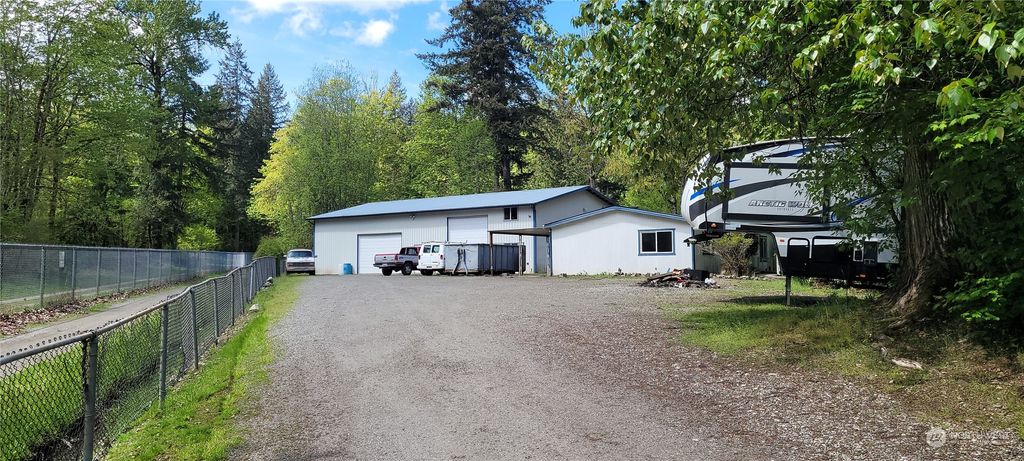 Photo of 17271 SE Petrovitsky Road, Renton, WA 95058 (MLS # 2231339)