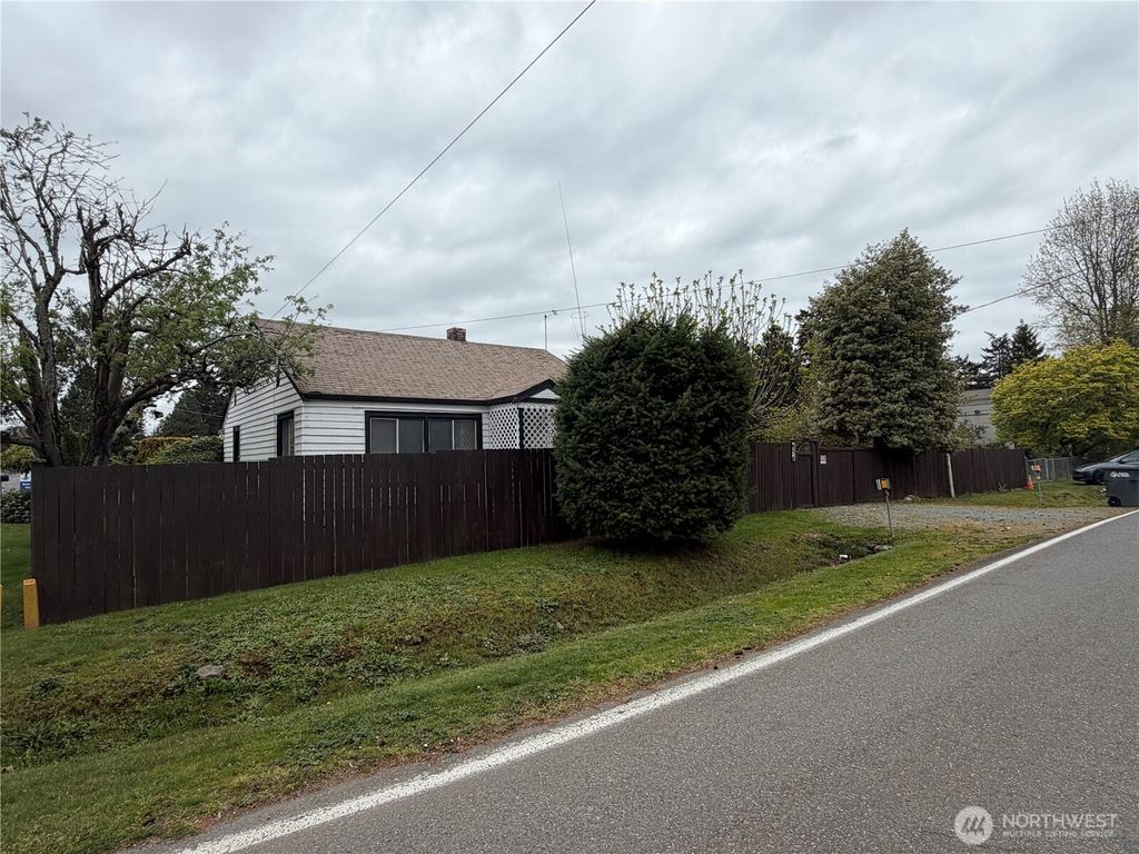 Photo of 656 SW 149th Street, Burien, WA 98166 (MLS # 2513954)