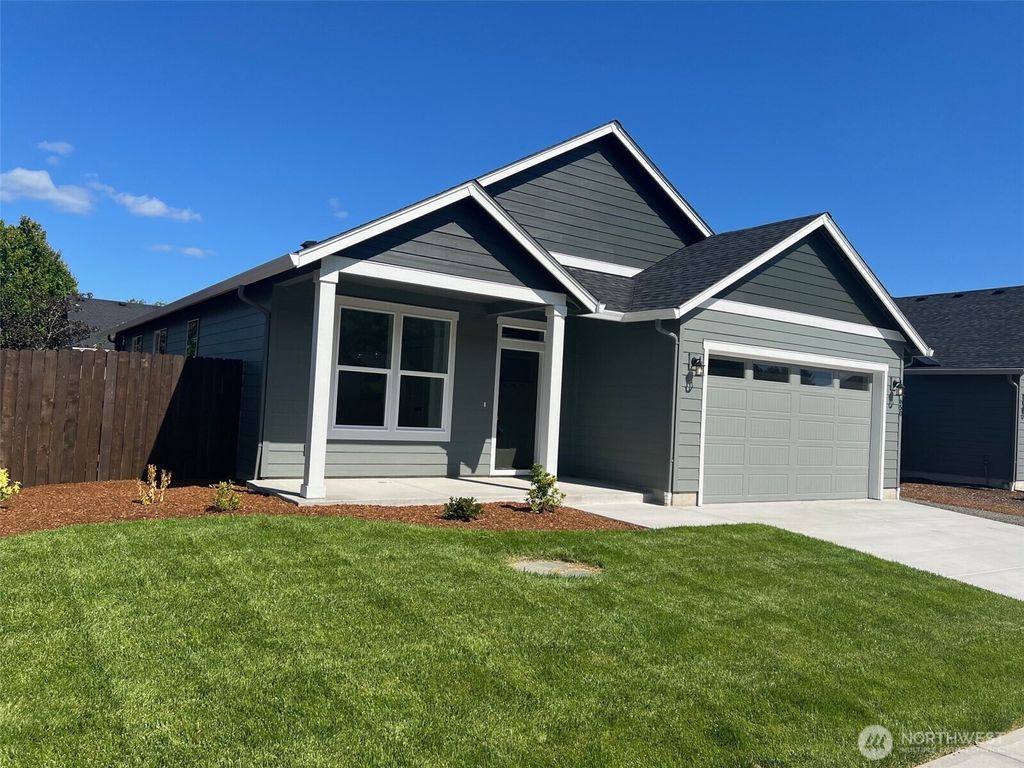 Photo of 520 Rainbow Way, Kelso, WA 98626 (MLS # 2475186)